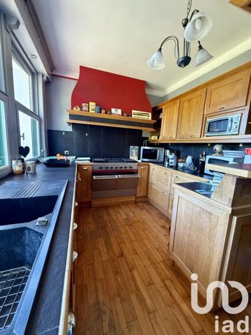 Maison 9 pièces de 222 m² à Beuvry (62660)