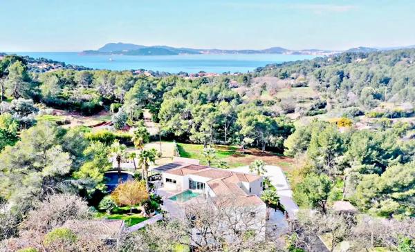 Propriété contemporaine entre terre et mer