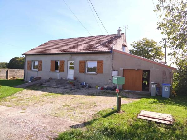 Maison familiale avec grand terrain à Les Essards-Taignevaux