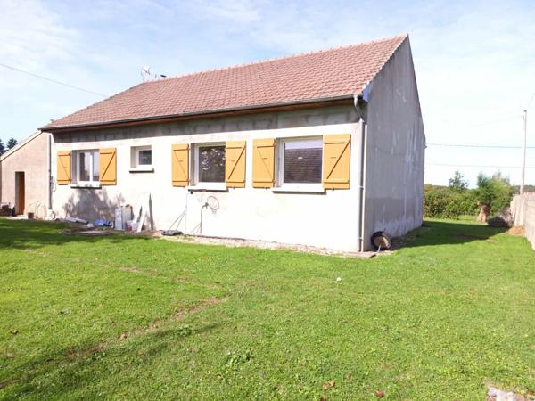 Maison familiale avec grand terrain à Les Essards-Taignevaux