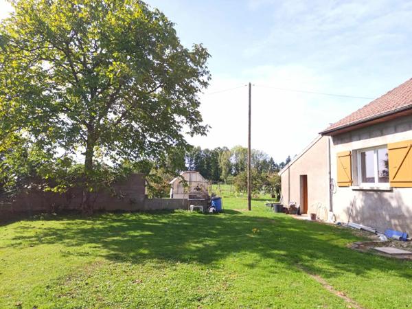 Maison familiale avec grand terrain à Les Essards-Taignevaux