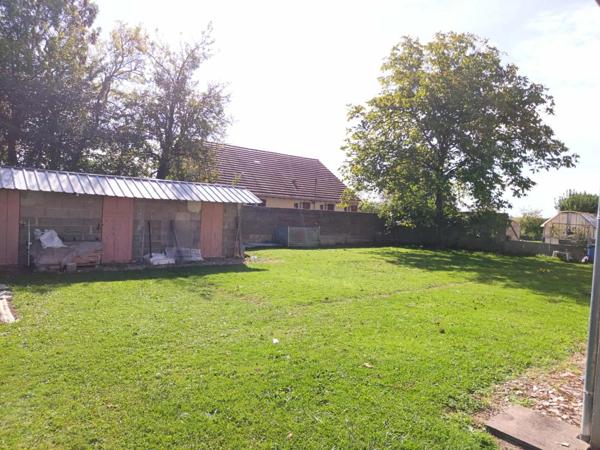 Maison familiale avec grand terrain à Les Essards-Taignevaux
