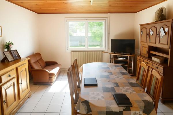 Maison familiale avec grand terrain à Les Essards-Taignevaux