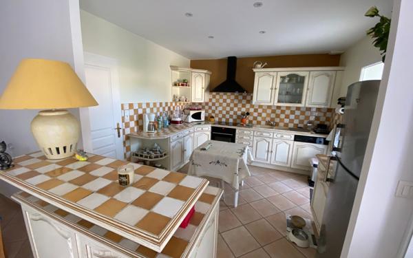 Maison à vendre    5 pièces •  Les Mathes