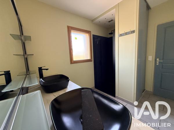Maison à vendre 9 pièces 195 m² Saint-Hilaire-du-Harcouët