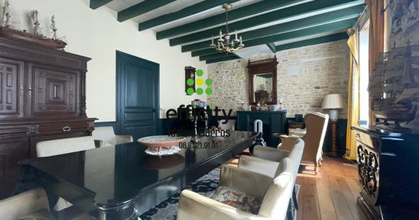 Maison
         9 pièces
        - 285 m² 275 000 € *