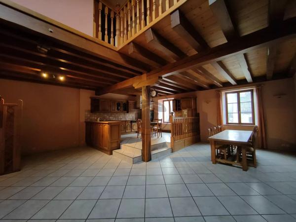 Location                                                      Appartement
                        
                     3 pièces                      90 m2                     à Baume-les-Dames