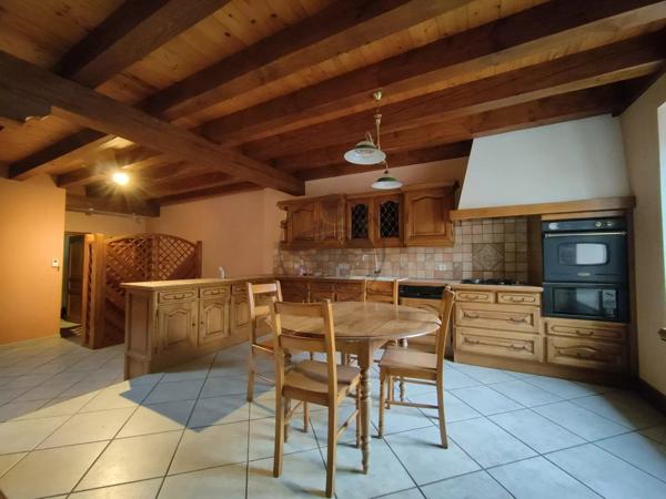 Location                                                      Appartement
                        
                     3 pièces                      90 m2                     à Baume-les-Dames
