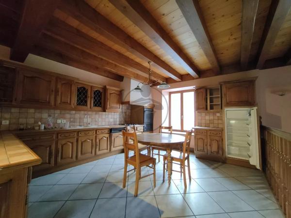 Location                                                      Appartement
                        
                     3 pièces                      90 m2                     à Baume-les-Dames