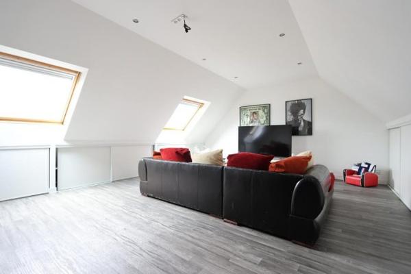 EXCLUSIVITÉ – RARE À SAINT-POL-DE-LÉON – MAISON 225 m² AVEC VUE MER
