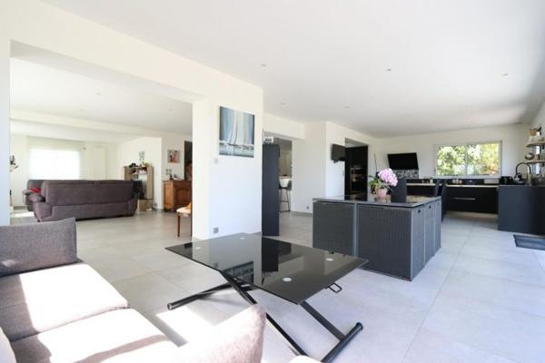 EXCLUSIVITÉ – RARE À SAINT-POL-DE-LÉON – MAISON 225 m² AVEC VUE MER