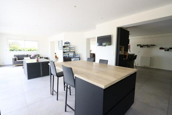 EXCLUSIVITÉ – RARE À SAINT-POL-DE-LÉON – MAISON 225 m² AVEC VUE MER