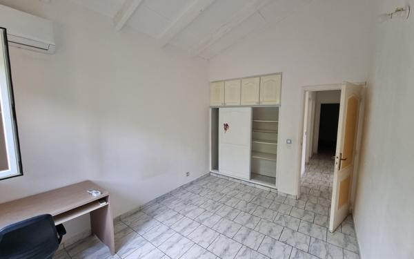 Maison à vendre    5 pièces •  Le Gosier