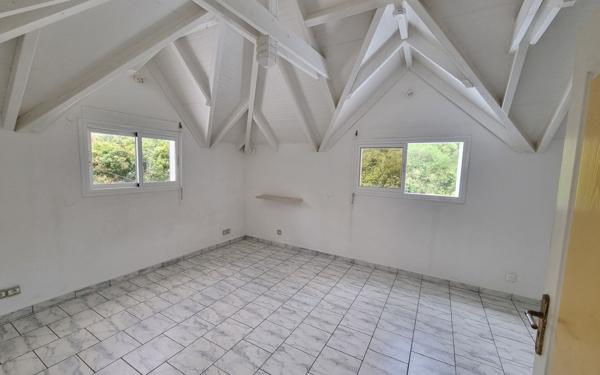 Maison à vendre    5 pièces •  Le Gosier