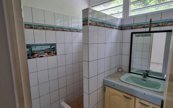 Maison à vendre    5 pièces •  Le Gosier