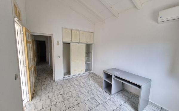 Maison à vendre    5 pièces •  Le Gosier