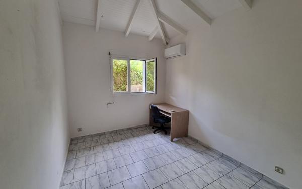 Maison à vendre    5 pièces •  Le Gosier