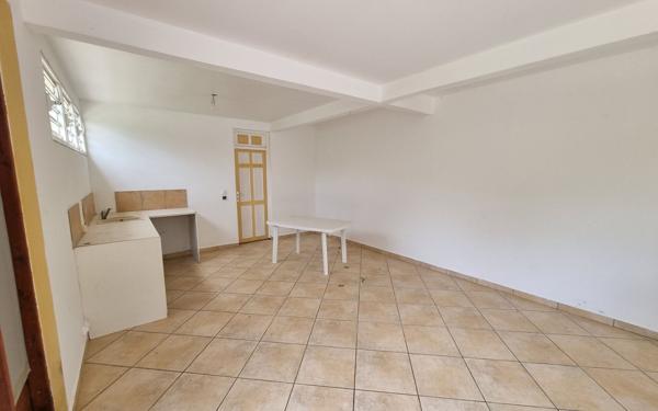 Maison à vendre    5 pièces •  Le Gosier