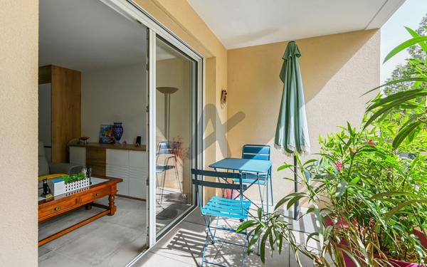 SAINT-DIDIER-AU-MONT-D’OR — CENTRE À PIEDS- T2 AVEC BALCON ET GARAGE FERMÉ