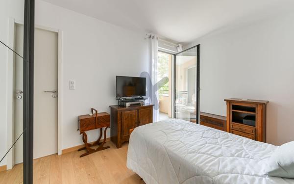 SAINT-DIDIER-AU-MONT-D’OR — CENTRE À PIEDS- T2 AVEC BALCON ET GARAGE FERMÉ