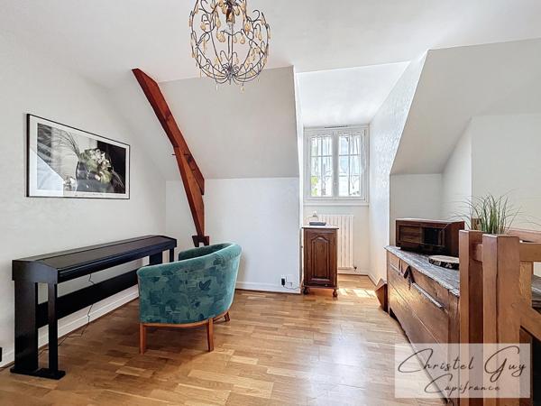 Maison traditionnelle 144 m² à vendre à Écommoy (72) – 4600 m², vie de plain-pied, dépendances, proche gare et commerces