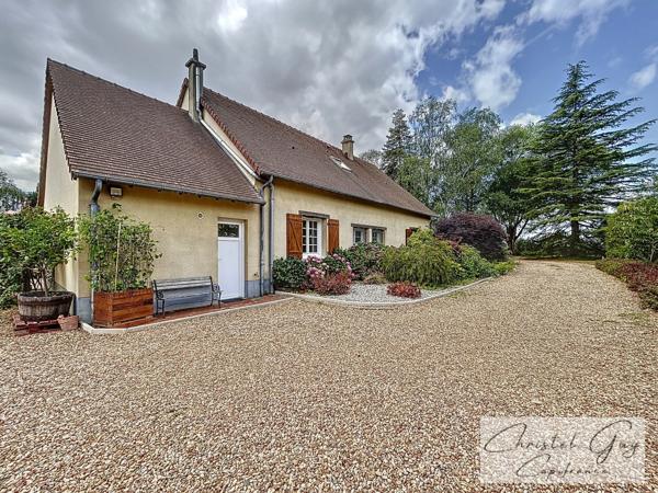 Maison traditionnelle 144 m² à vendre à Écommoy (72) – 4600 m², vie de plain-pied, dépendances, proche gare et commerces