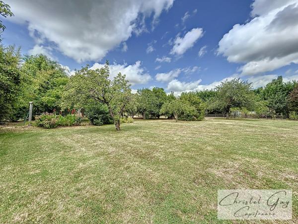 Maison traditionnelle 144 m² à vendre à Écommoy (72) – 4600 m², vie de plain-pied, dépendances, proche gare et commerces