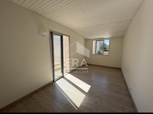 Maison de ville avec jardin, garage et dépendance
