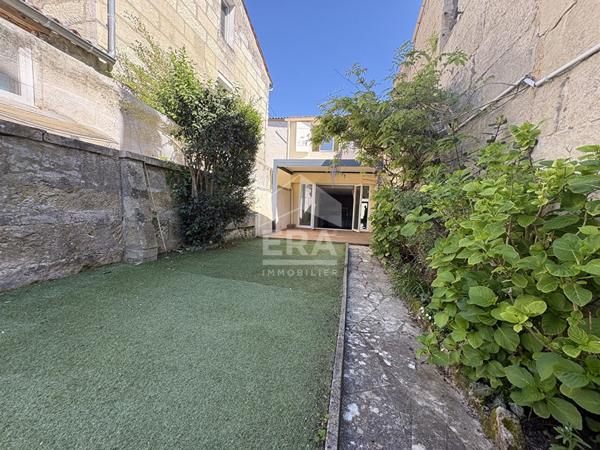 Maison de ville avec jardin, garage et dépendance
