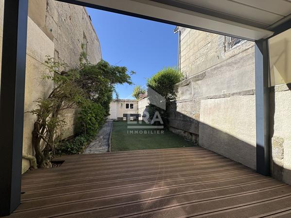 Maison de ville avec jardin, garage et dépendance