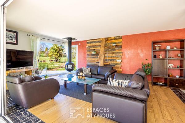 Contemporaine avec piscine intérieure et son vaste jardin arboré
