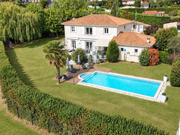 LENTILLY – Vue panoramique imprenable jusqu’à Fourvière pour cette vaste maison familiale
