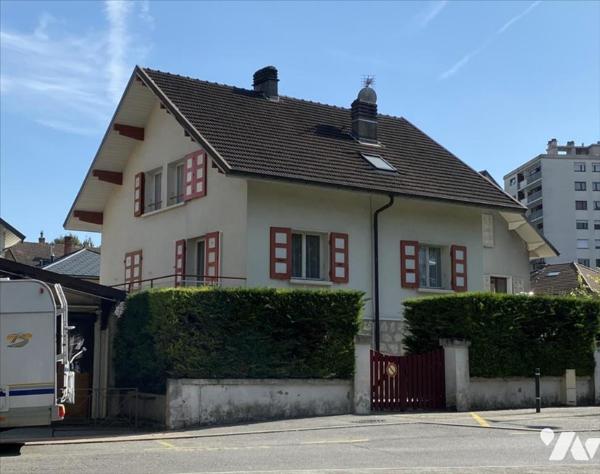 Jacob Bellecombette - Maison de ville des Années 50 à fort potentiel