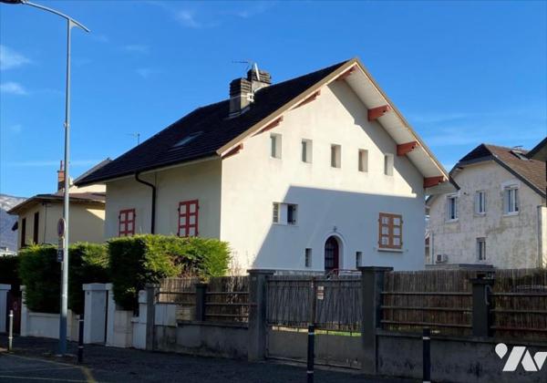 Jacob Bellecombette - Maison de ville des Années 50 à fort potentiel