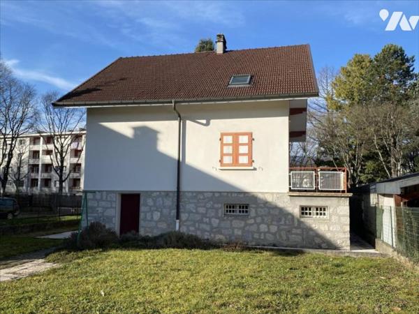 Jacob Bellecombette - Maison de ville des Années 50 à fort potentiel