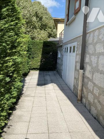 Jacob Bellecombette - Maison de ville des Années 50 à fort potentiel