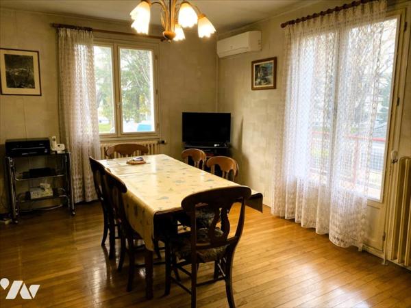 Jacob Bellecombette - Maison de ville des Années 50 à fort potentiel