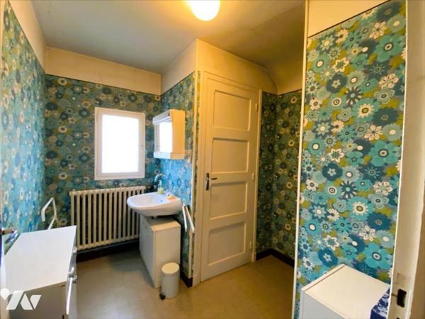 Jacob Bellecombette - Maison de ville des Années 50 à fort potentiel