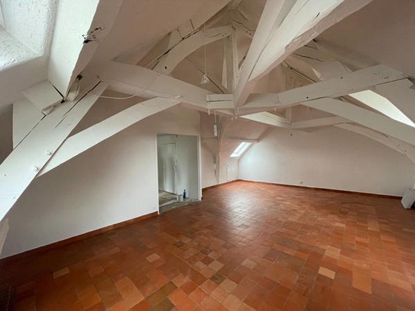 A LOUER FENEU Très bel appt Rénové de Type 3 de 72 m2 au 2ème étage