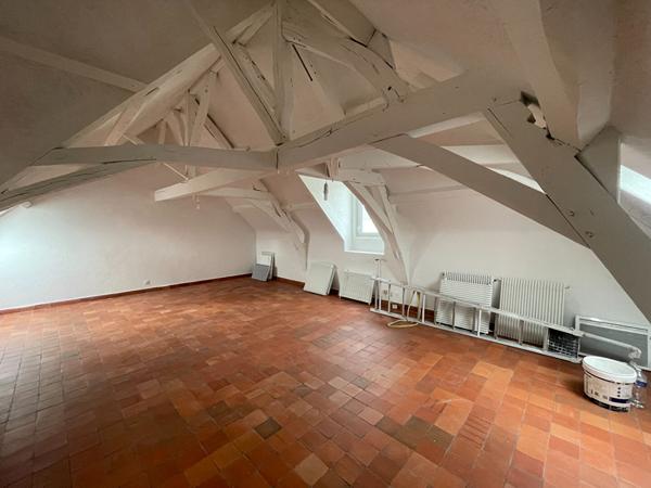 A LOUER FENEU Très bel appt Rénové de Type 3 de 72 m2 au 2ème étage