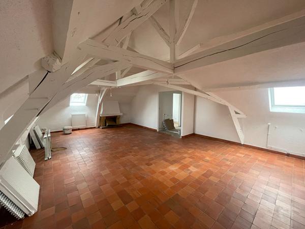 A LOUER FENEU Très bel appt Rénové de Type 3 de 72 m2 au 2ème étage