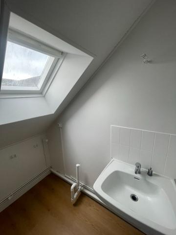 A LOUER FENEU Très bel appt Rénové de Type 3 de 72 m2 au 2ème étage