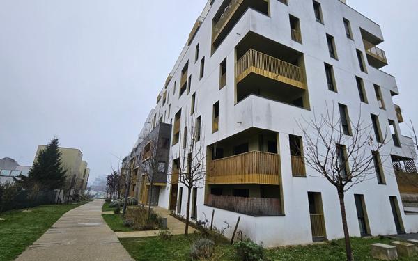 Appartement à vendre    3 pièces •  Romainville