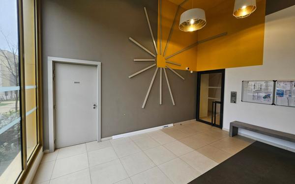 Appartement à vendre    3 pièces •  Romainville