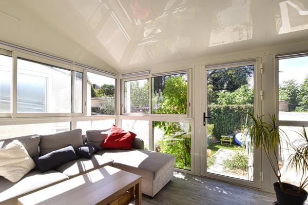 Maison de village rénovée et climatisée avec jardin au calme