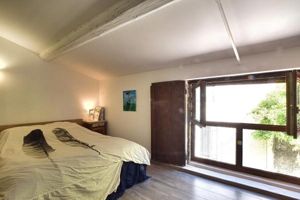 Maison de village rénovée et climatisée avec jardin au calme