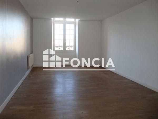 Location Appartement 3 pièces 88.7 m² - 2/4 RUE MAZIN La Fere 02800