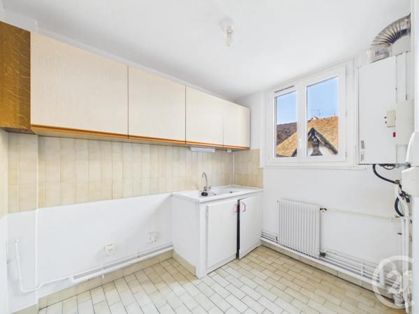 Immeuble à vendre  200 m 2   CHARTRES  - 28