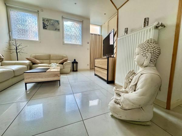 ROANNE - Maison à vendre - 95 m2 habitable - 3 CHAMBRES - COUR INTERIEUR - GARAGE