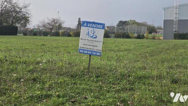A vendre à COUHE - VALENCE-EN-POITOU, Un terrain à bâtir de 1021m²